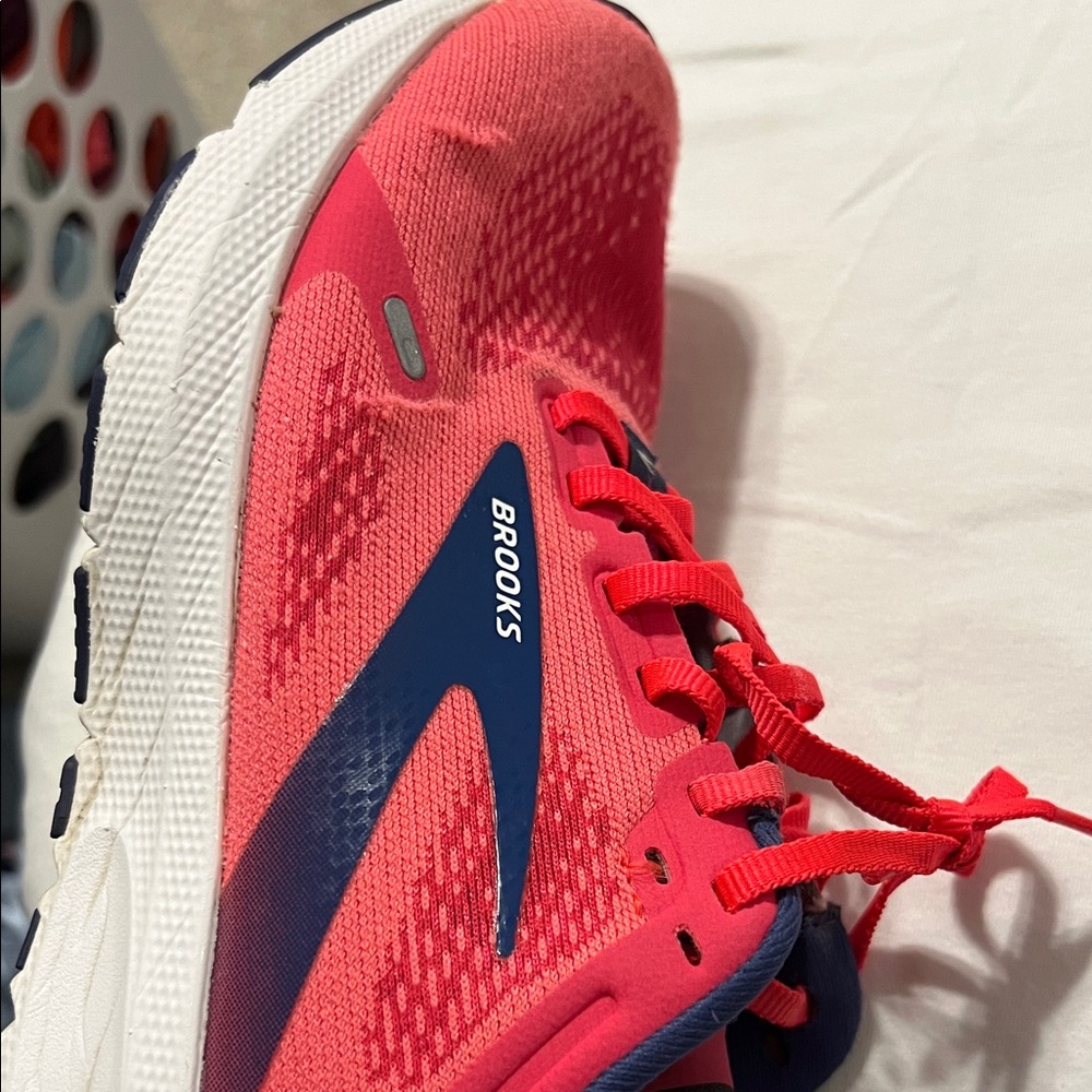 Brooks Women's Running Shoes - Pink/Blue. See photos for imperfections. SZ 8.5 - Picture 3 of 9